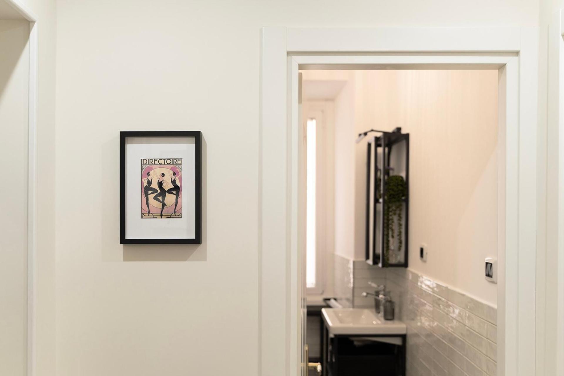 Pictadomus-albus, Metro Furio Camillo Apartment Rom